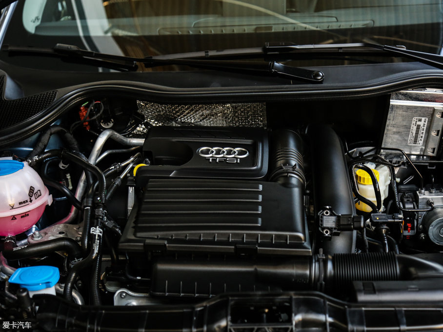 2016?yun)WA1 30 TFSI Sportback L(fng)а