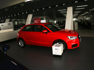 2016款30 TFSI Sportback 风尚版 正侧（左）