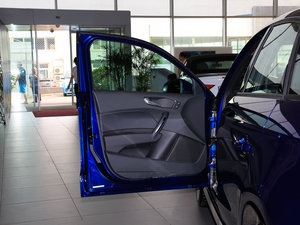 201630 TFSI Sportback \Ӱ {λ܇T