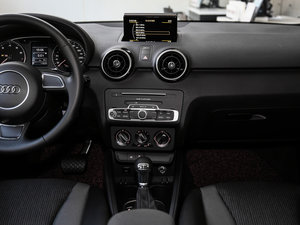 2016款30 TFSI Sportback 风尚版 中控台