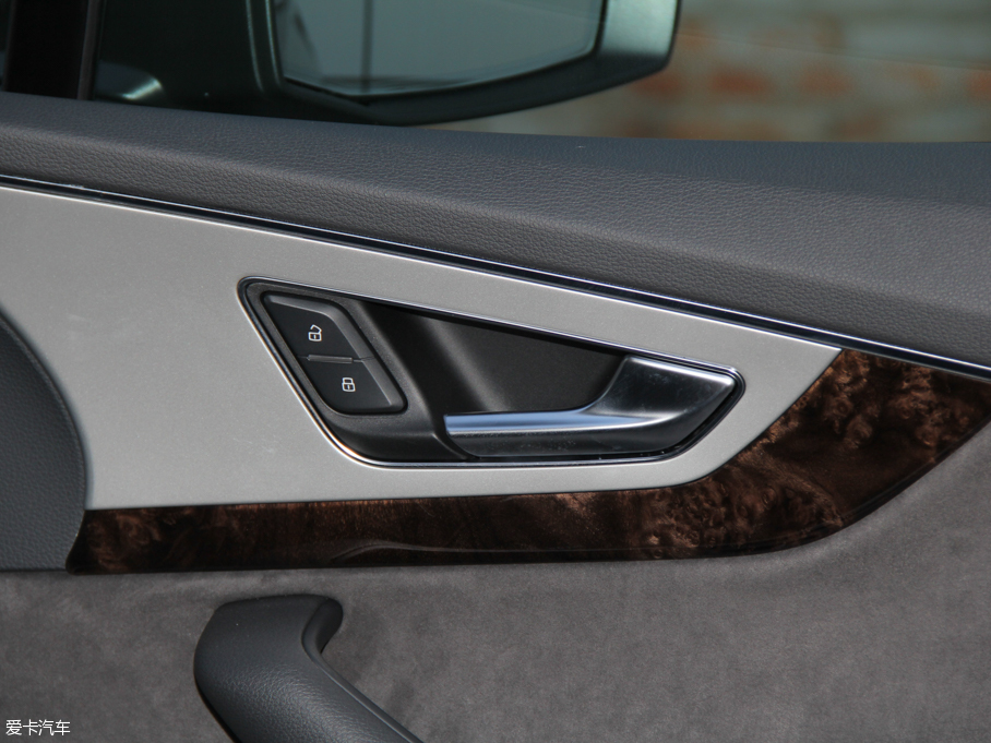 2016WQ7 45 TFSI S line\