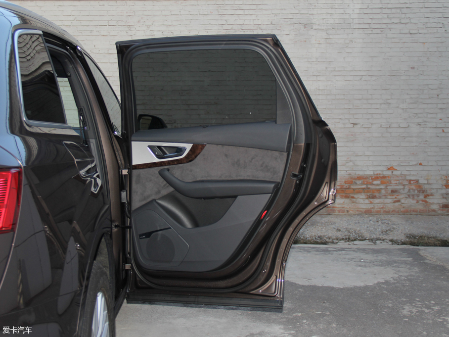 2016WQ7 45 TFSI S line\