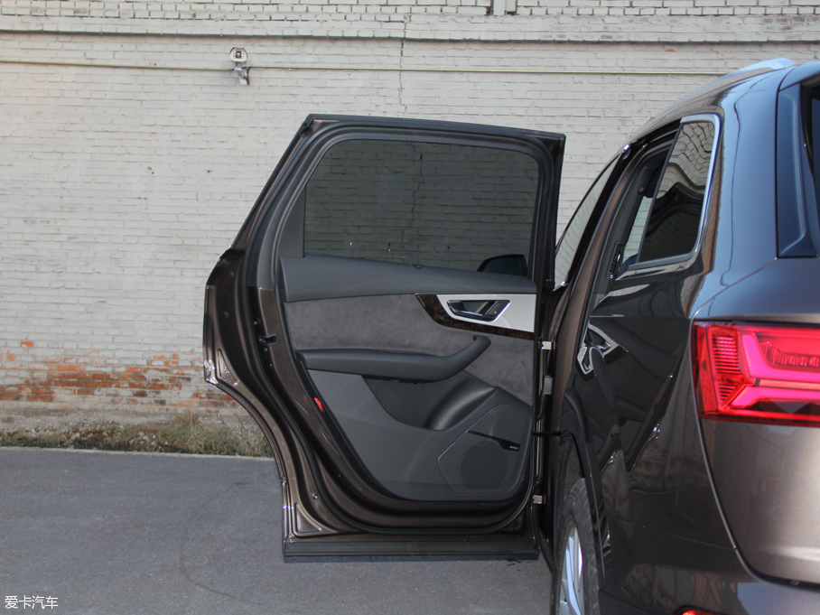 2016WQ7 45 TFSI S line\