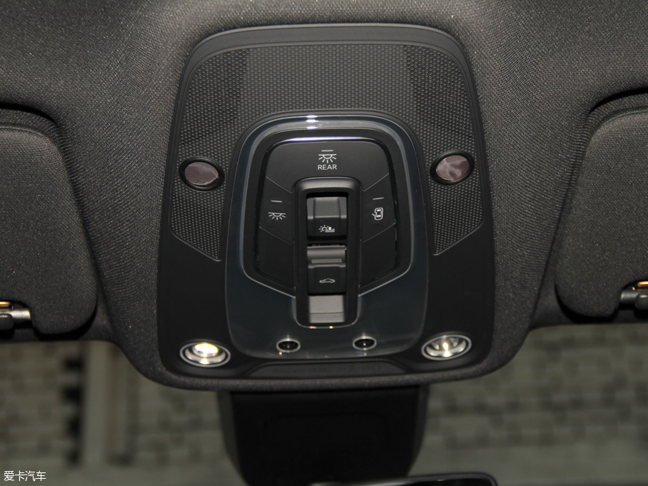 2016WQ7 45 TFSI S line\