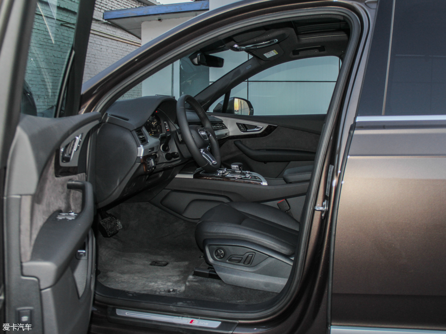 2016WQ7 45 TFSI S line\