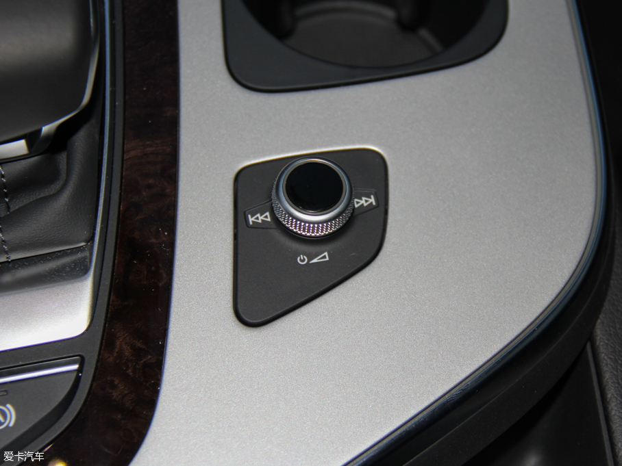 2016WQ7 45 TFSI S line\