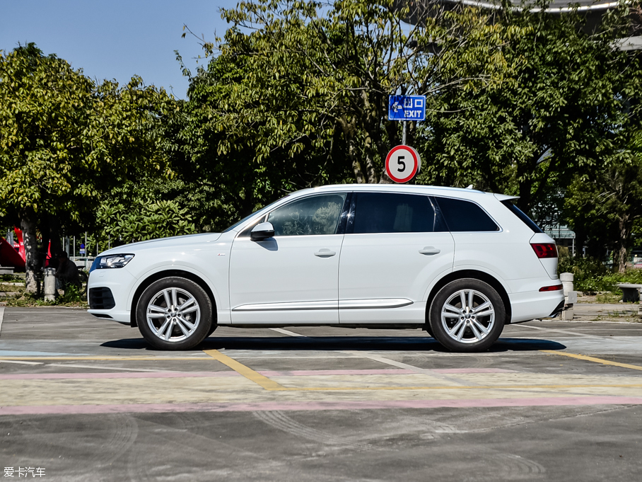 2016WQ7 40 TFSI S line\