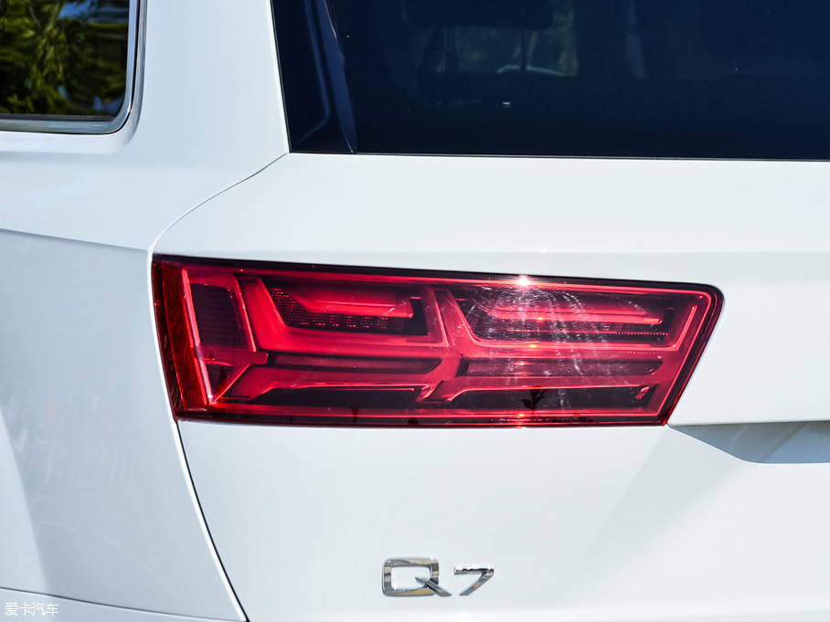 2016WQ7 40 TFSI S line\