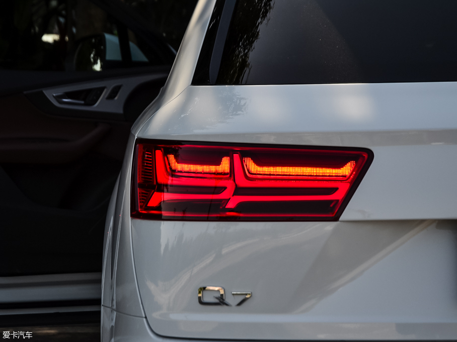 2016WQ7 40 TFSI S line\