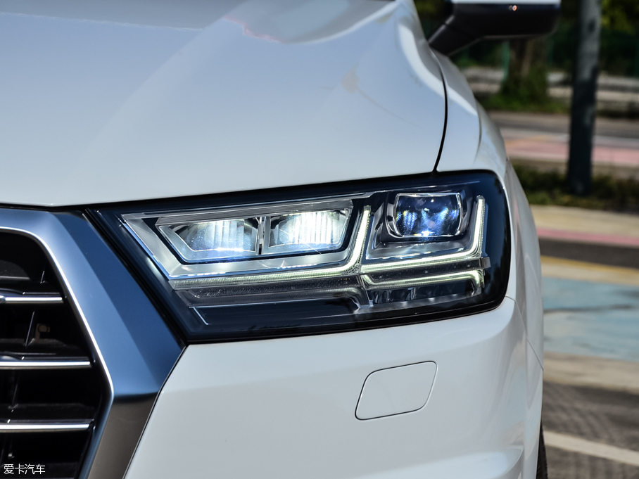 2016WQ7 40 TFSI S line\