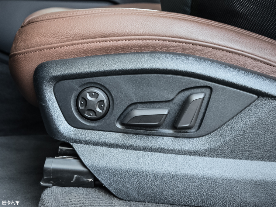 2016WQ7 40 TFSI S line\