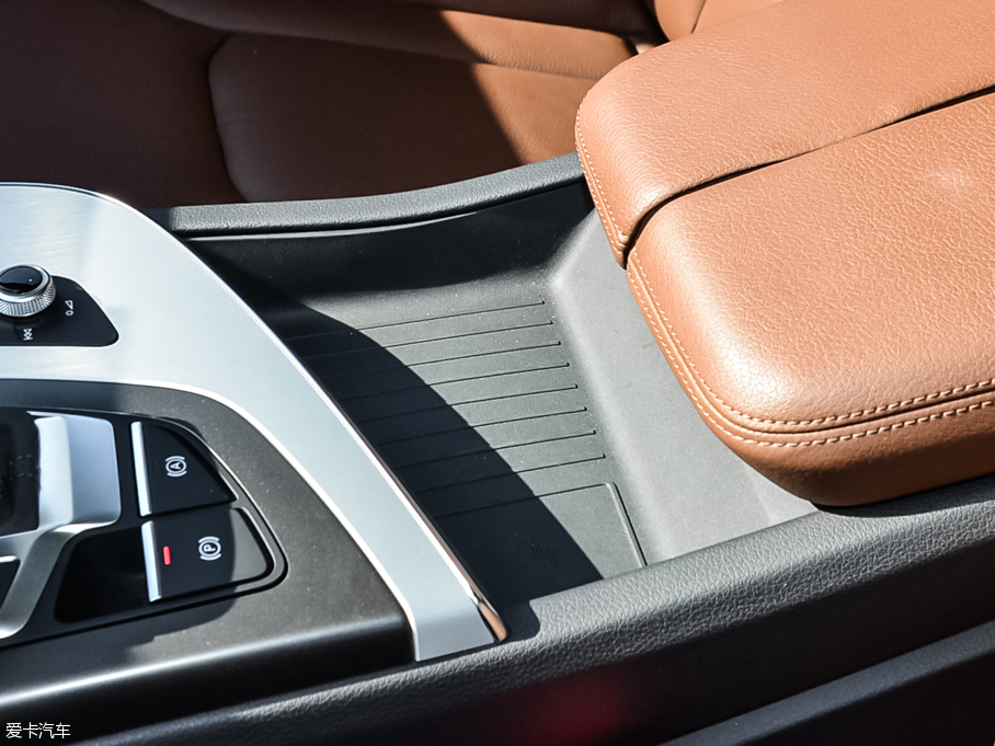 2016WQ7 40 TFSI S line\