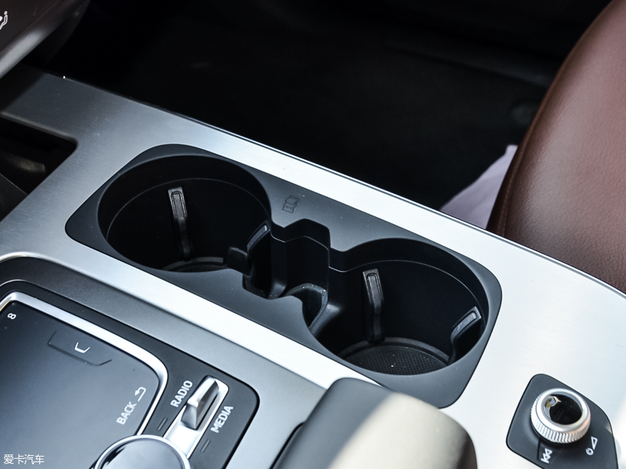 2016WQ7 40 TFSI S line\