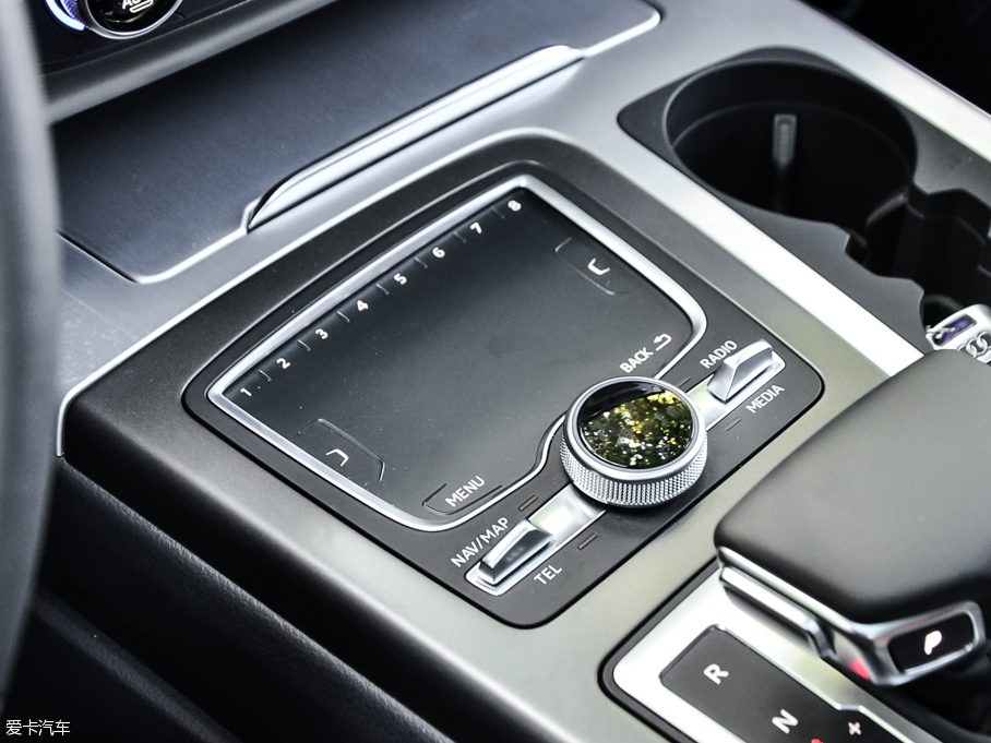 2016WQ7 40 TFSI S line\