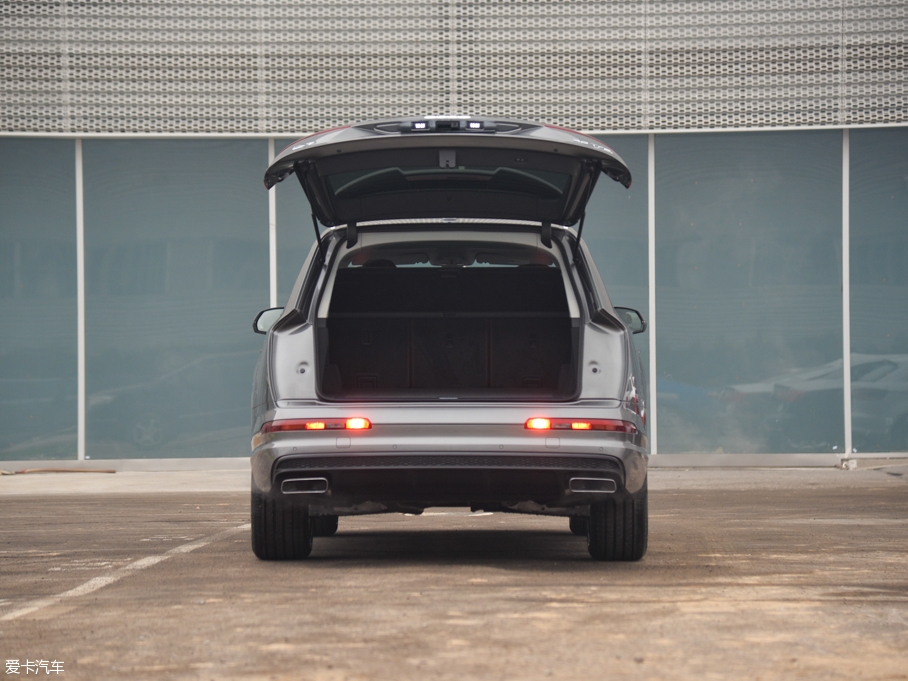 2016WQ7 40 TFSI S line\