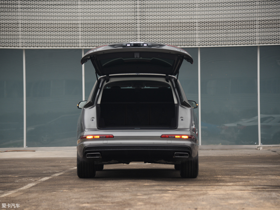 2016WQ7 40 TFSI S line\