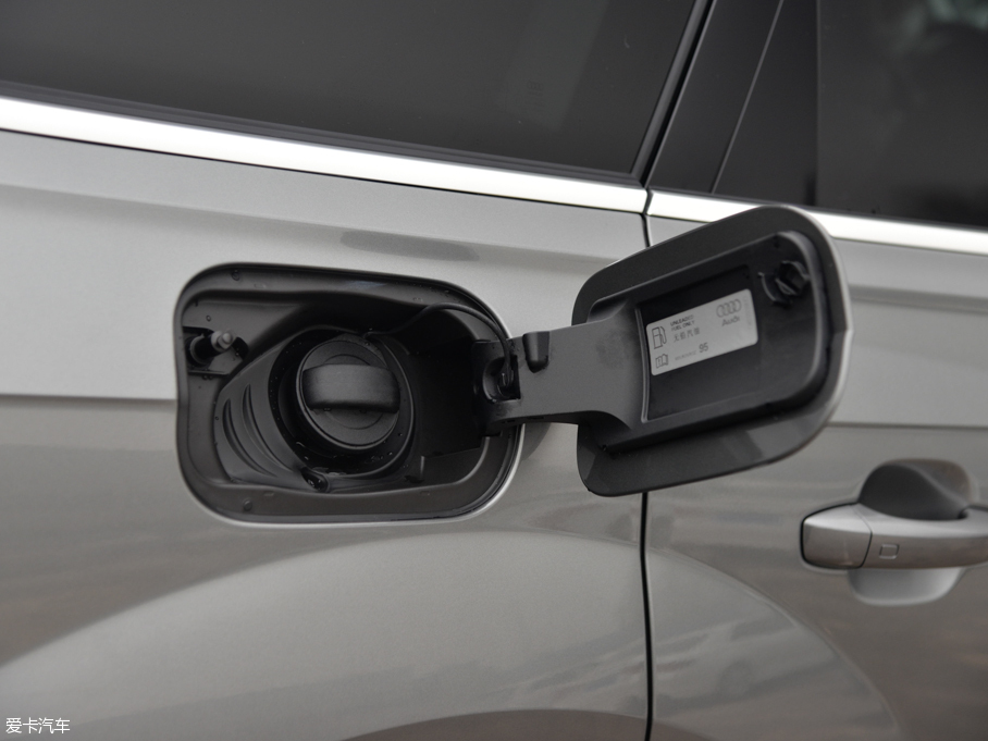 2016WQ7 40 TFSI S line\