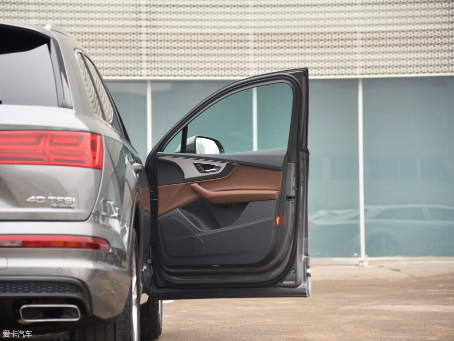 2016WQ7 40 TFSI S line\