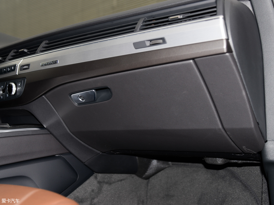 2016WQ7 40 TFSI S line\