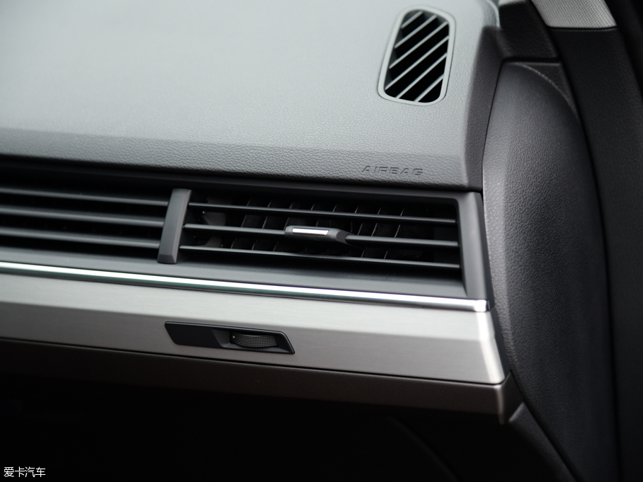 2016WQ7 40 TFSI S line\