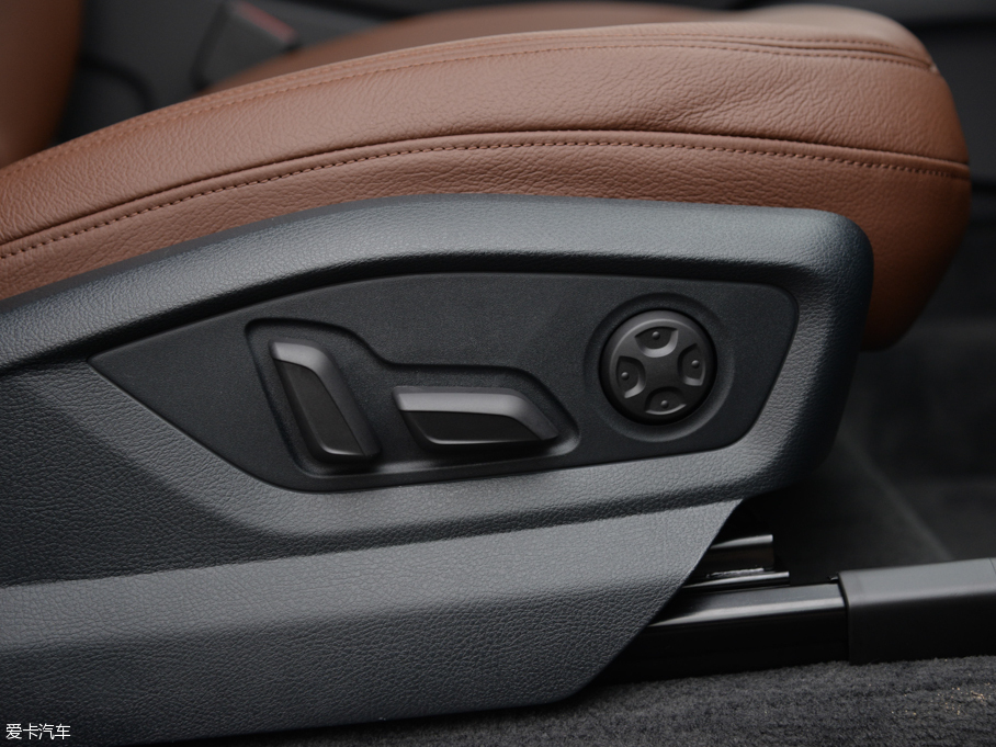 2016WQ7 40 TFSI S line\