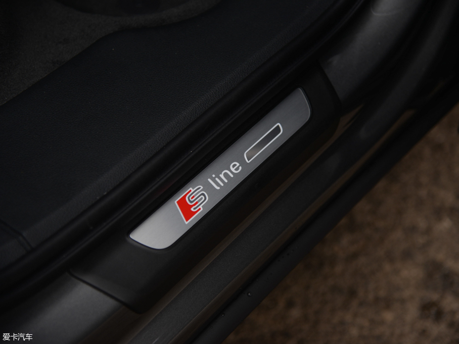 2016WQ7 40 TFSI S line\