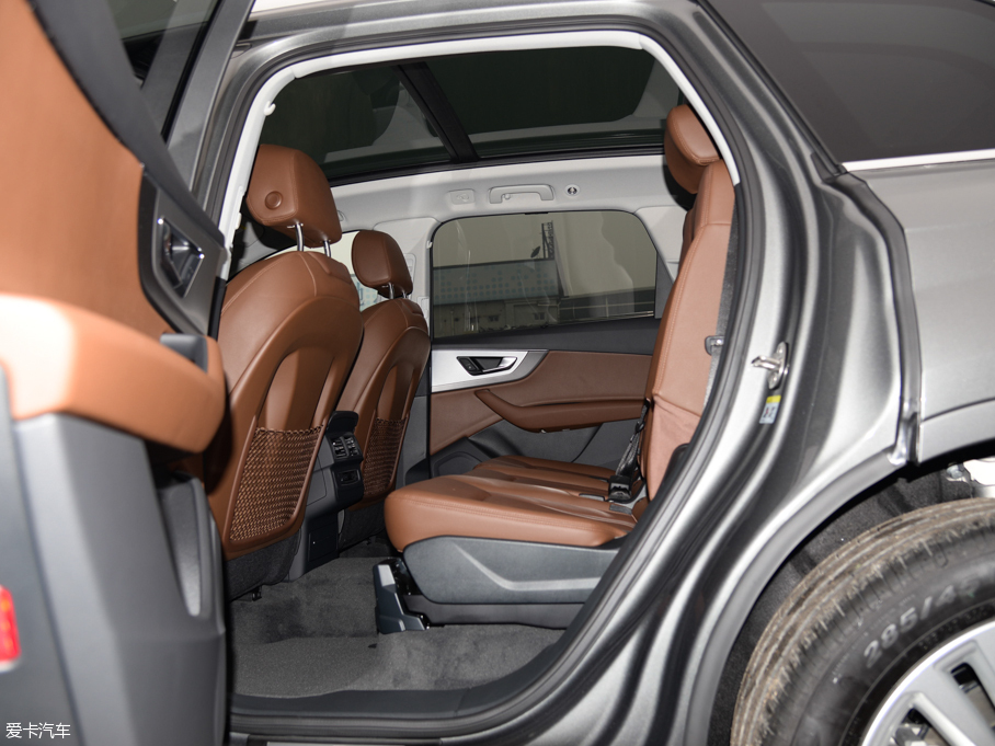 2016WQ7 40 TFSI S line\