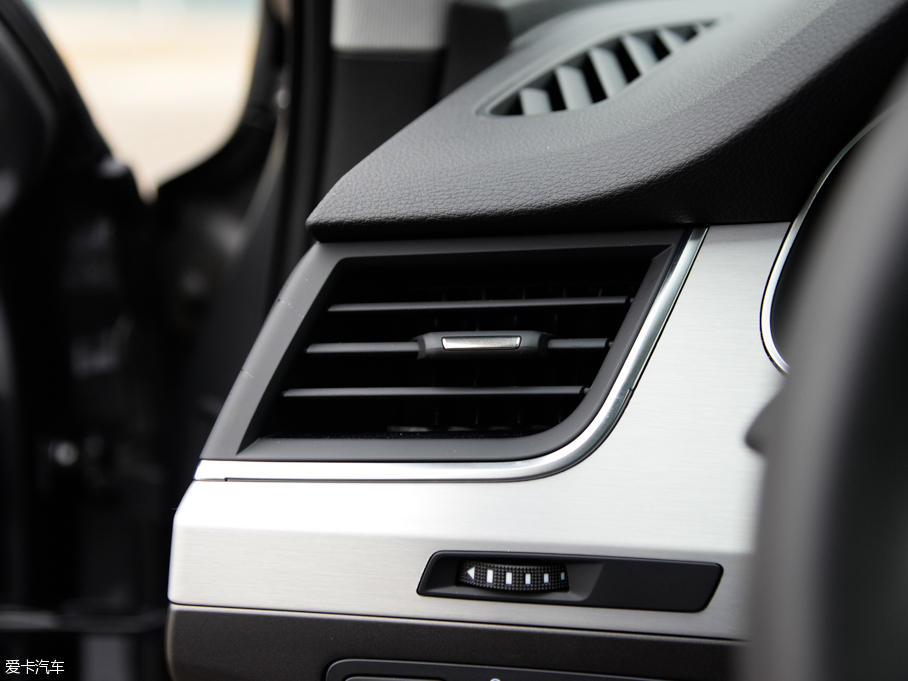 2016WQ7 40 TFSI S line\