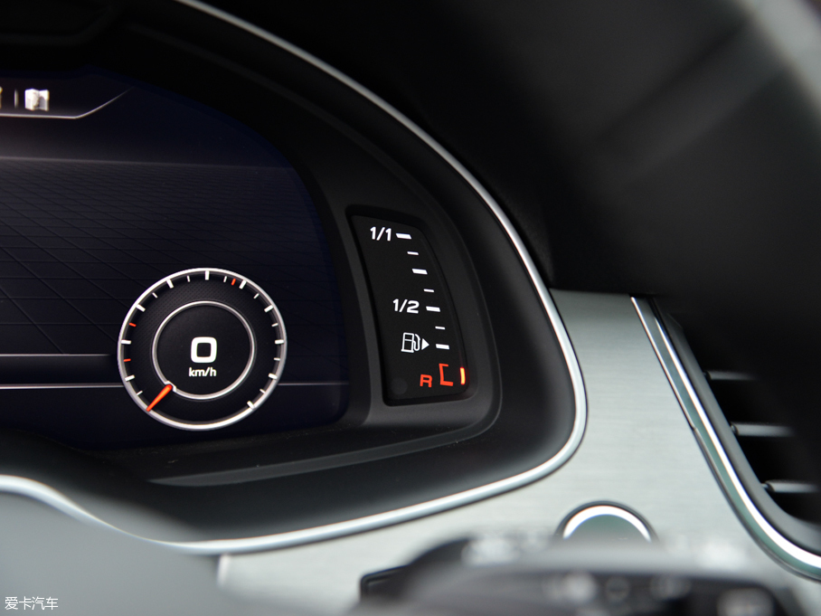 2016WQ7 40 TFSI S line\