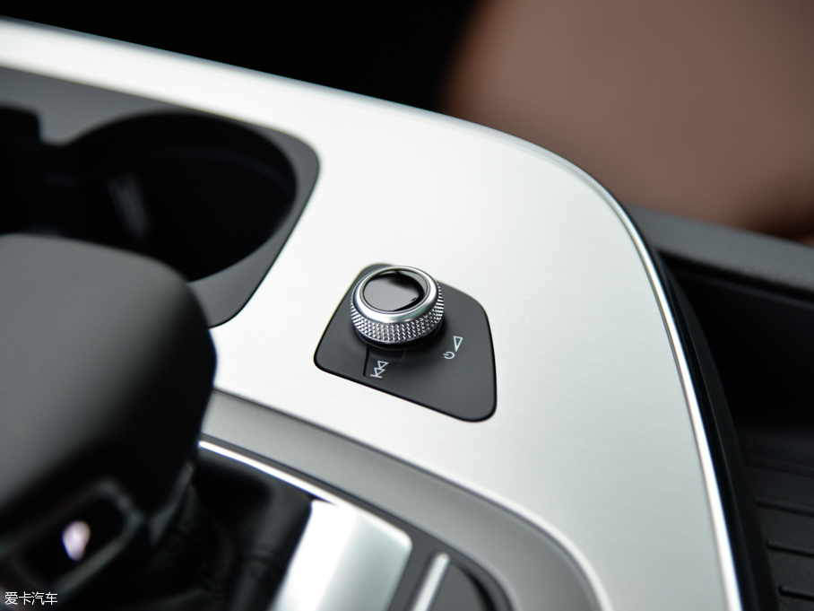 2016WQ7 40 TFSI S line\