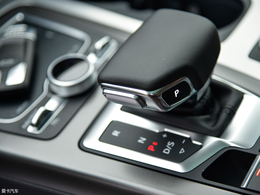 2016WQ7 40 TFSI S line\