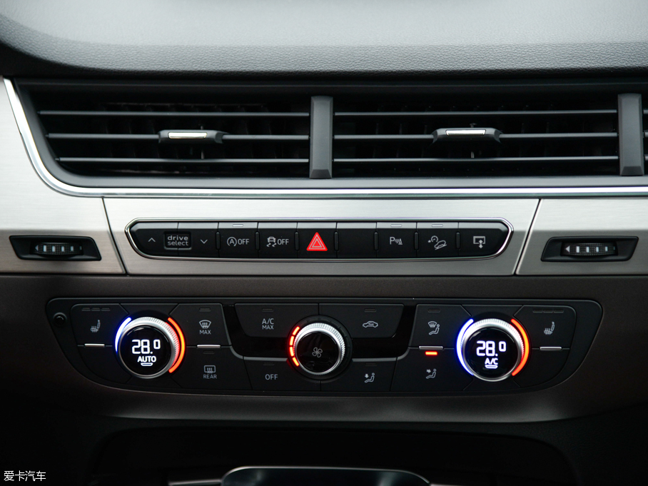 2016WQ7 40 TFSI S line\