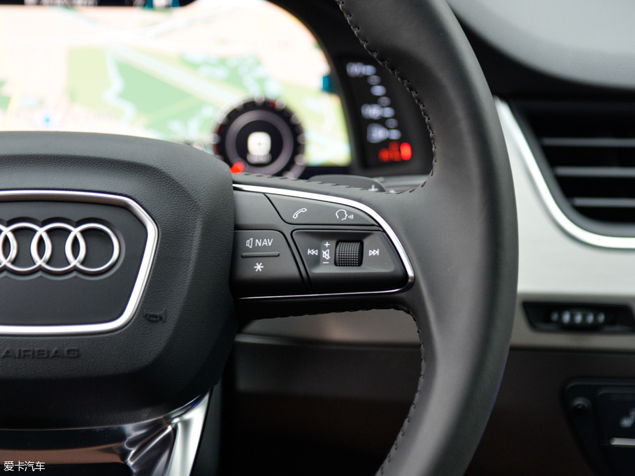 2016WQ7 40 TFSI S line\