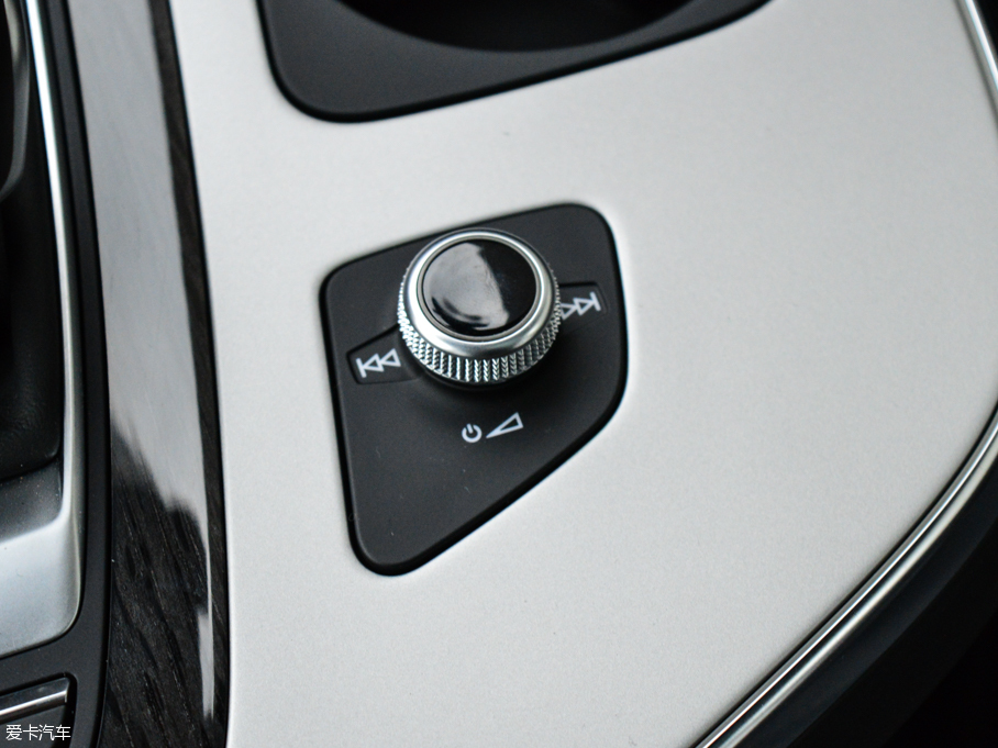 2016WQ7 45 TFSI S line\