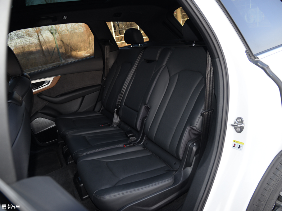 2016WQ7 45 TFSI S line\