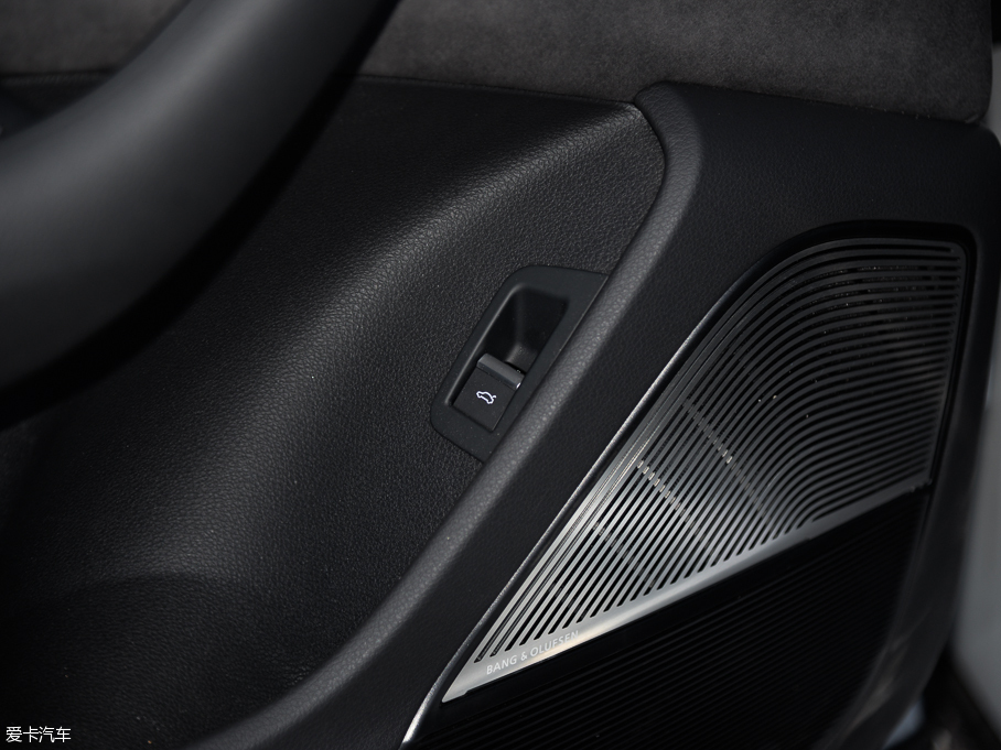 2016WQ7 45 TFSI S line\