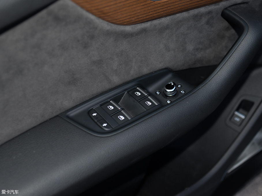 2016WQ7 45 TFSI S line\