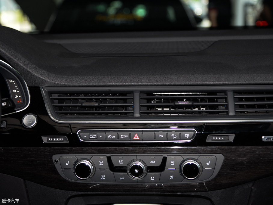 2016WQ7 40 TFSI S line\