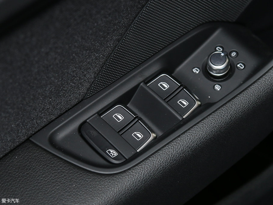 2015?yun)WA3 Sportback(M(jn)) 45 TFSI S Line \(yn)(dng)