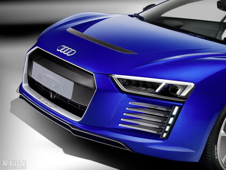 2015WR8 e-tron piloted driving