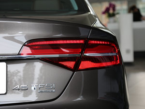 2016款45 TFSI quattro舒适型 尾灯