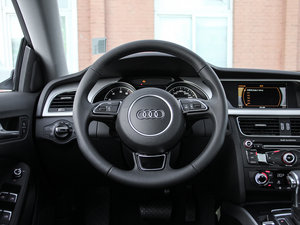 2016款改款 35 TFSI 方向盘