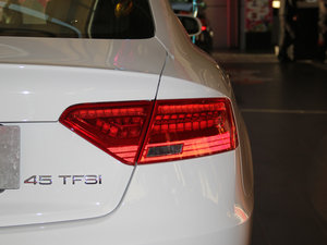 2016款45 TFSI quattro 尾灯