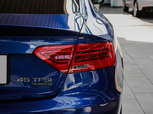 2016款改款 45 TFSI quattro 尾灯