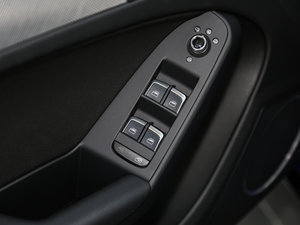 2016款改款 45 TFSI quattro 主驾车窗控制区	
