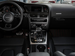 2016款改款 45 TFSI quattro 中控台
