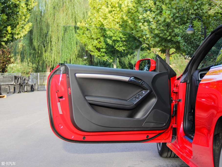 2016��W��A5 Cabriolet 45 TFSI ���m��