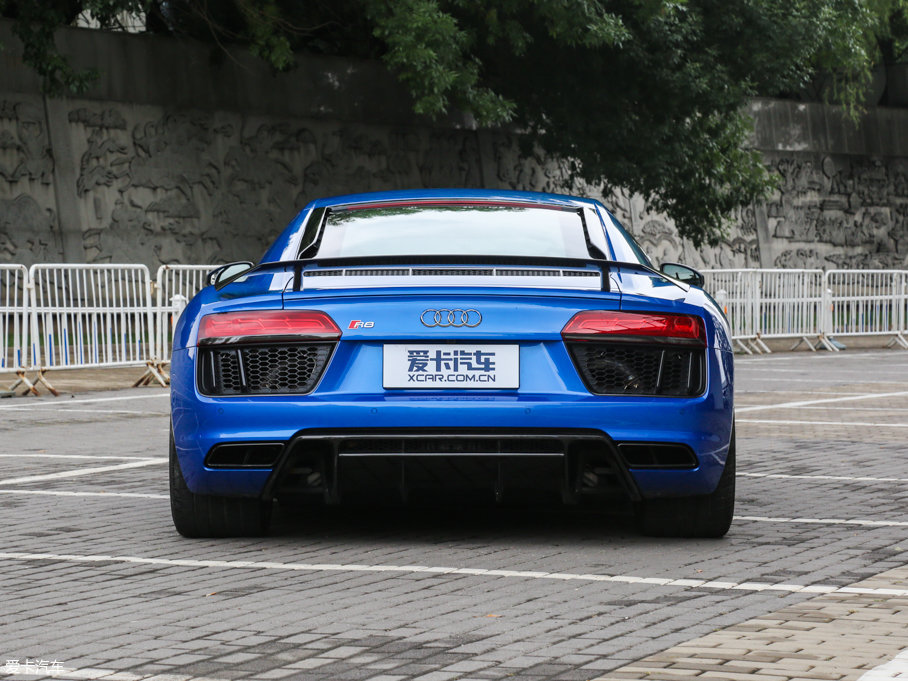 2016µR8 V10 Performance