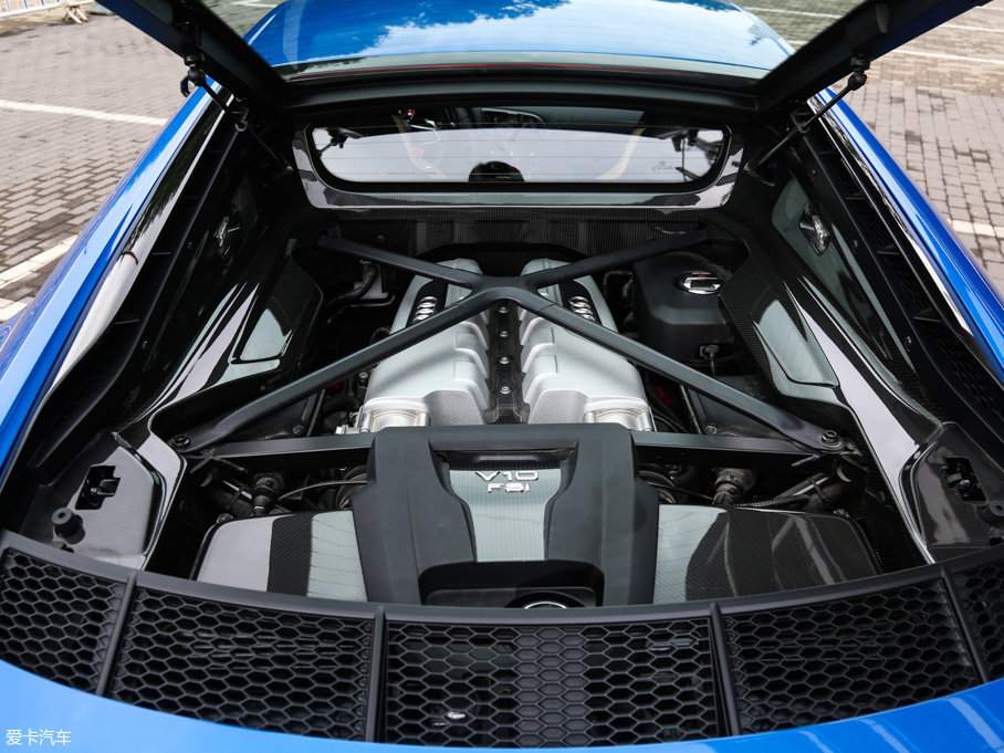 2016µR8 V10 Performance