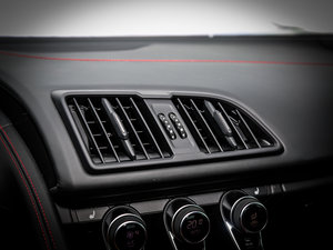 2016V10 Performance {L